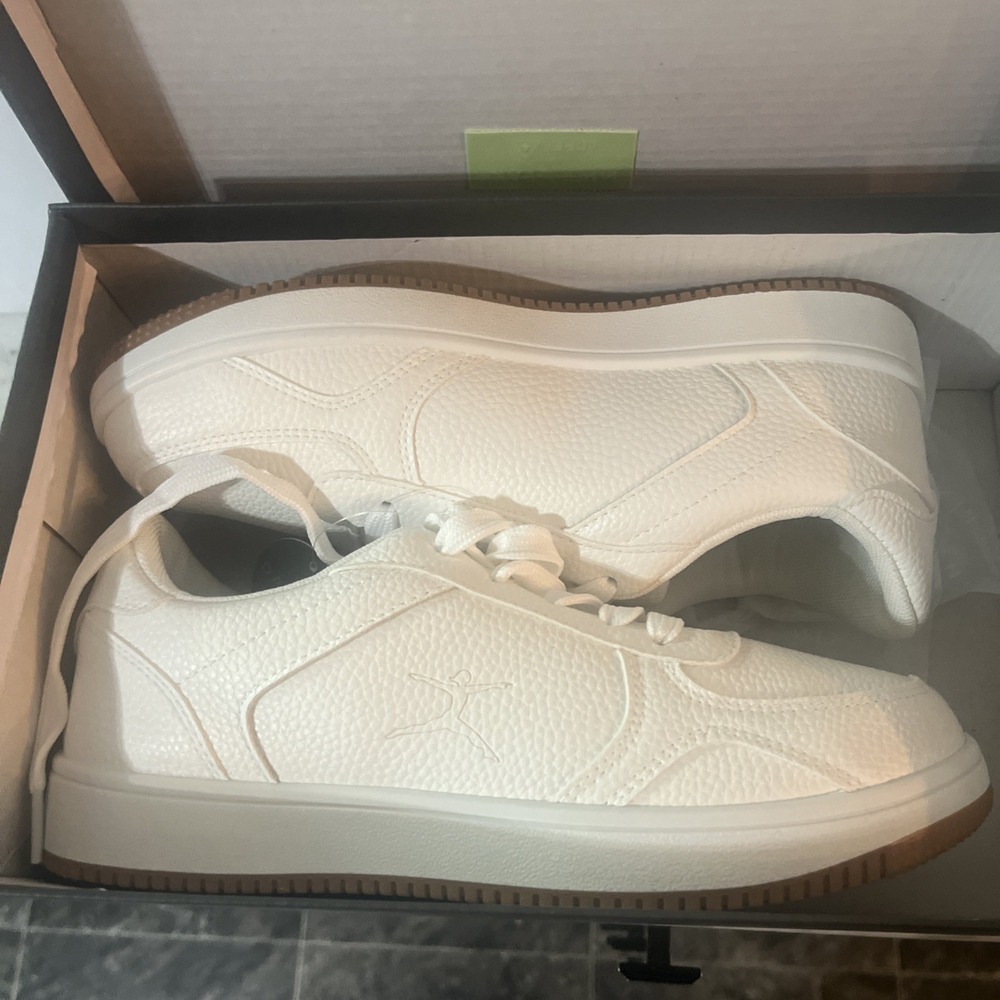 NIB DANSKIN 6.5 Women's‎ Sneakers - Plank Off-white/ Gum - Picture 9 of 9